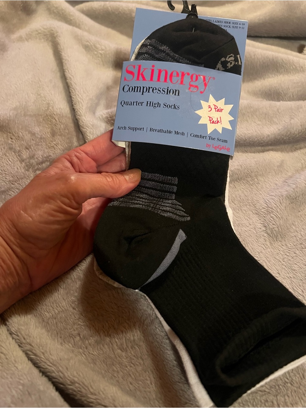 Skinergy 3 Pair Compression Quarter High Socks, Women’s Shoe 6-10, new in pkg.